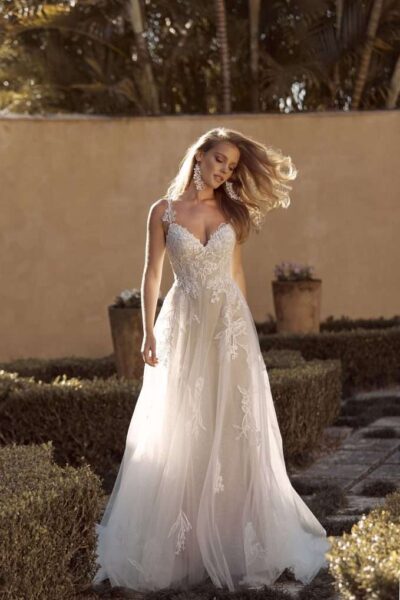 Madi Lane Birdie. Ivory/Latte. Size 16