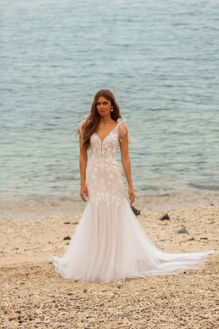 Madi Lane Jaida Ivory/Mocha. Size 14