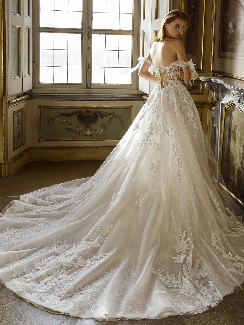 Britannia Britannia back view of the wedding dress
