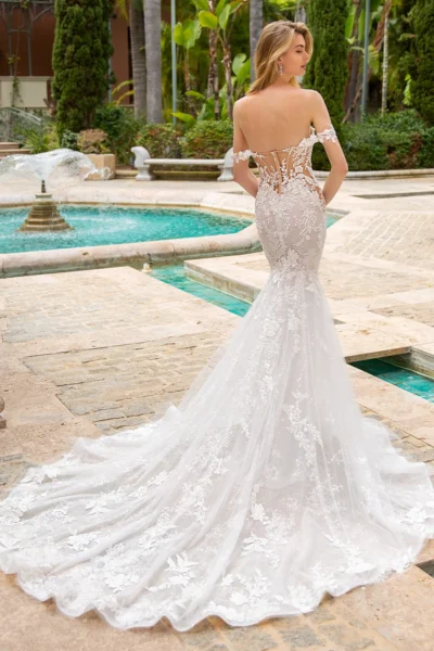 Raquel Raquel back view of the wedding dress